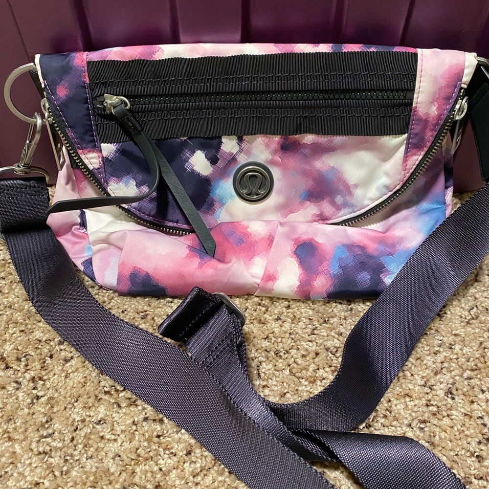 Lululemon festival bag: rare blooming pixie print